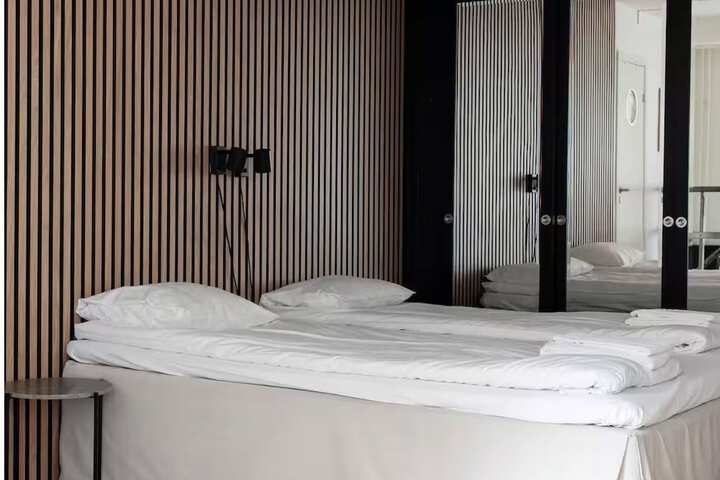 Room 26 of 865