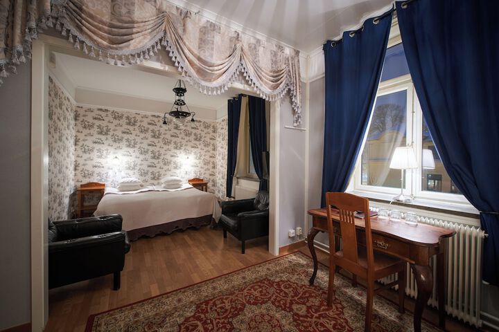 Room 16 of 48
