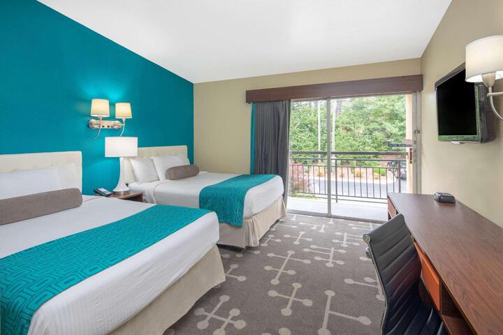 2 Double Beds (3 of 6)