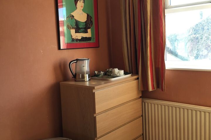 Room 17 of 31