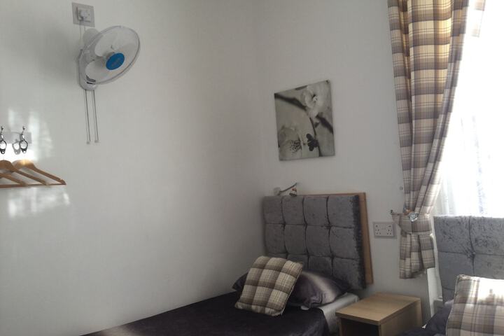 Room 35 of 170