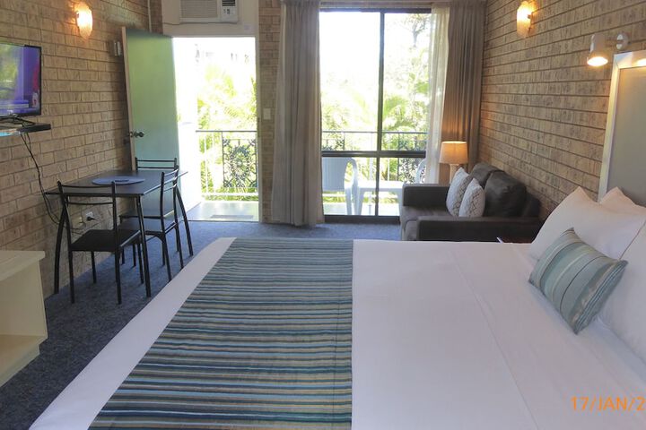 Room 2 of 36