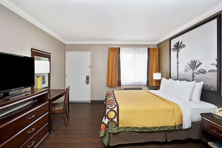 Room 12 of 24