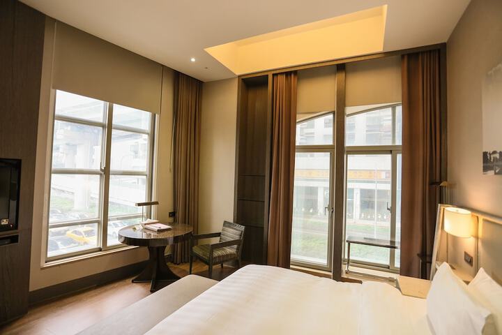 Room 28 of 68