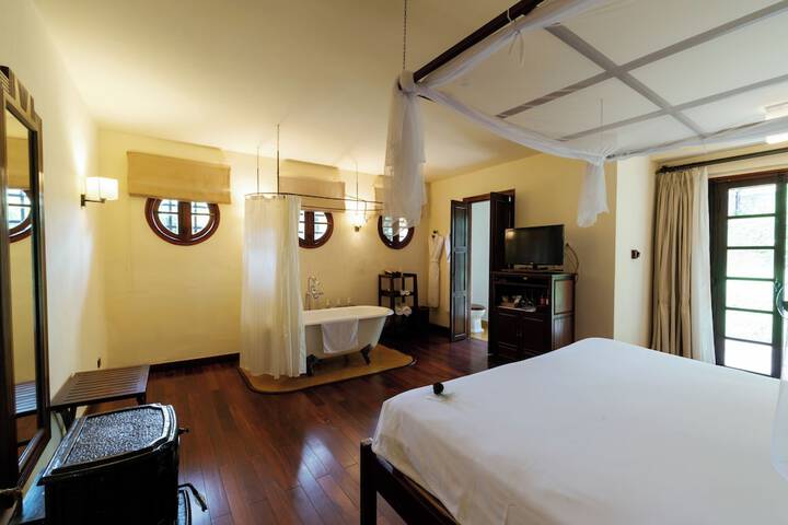 Room 14 of 80