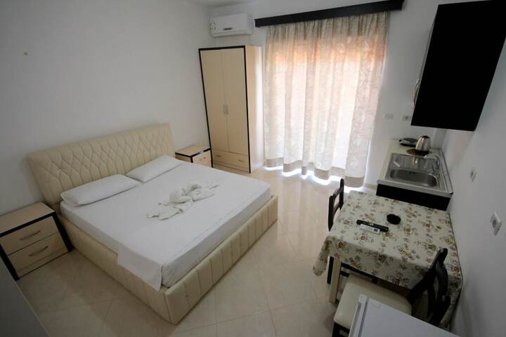 Room 2 of 101