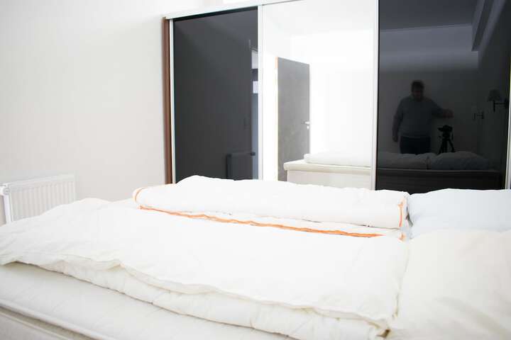 Room 11 of 80