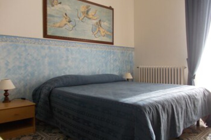 Room 8 of 41
