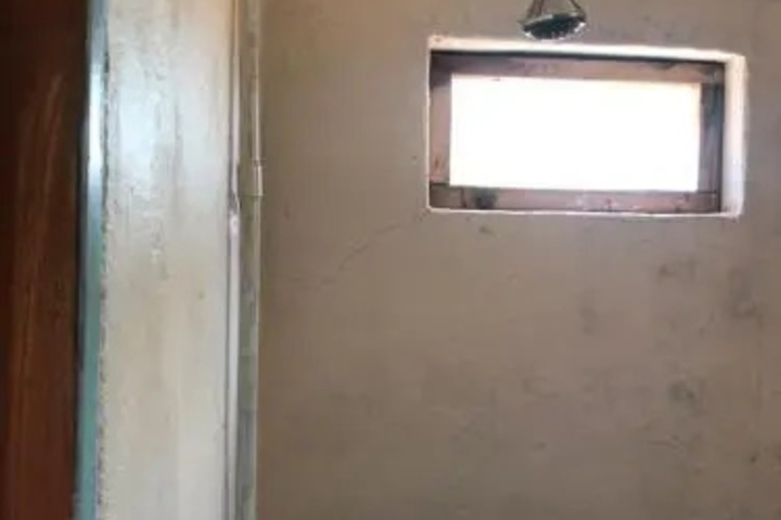 Room 9 of 11