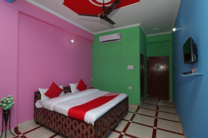 Room 4 of 10