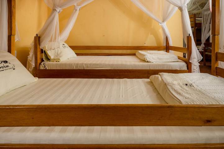 Room 4 of 12