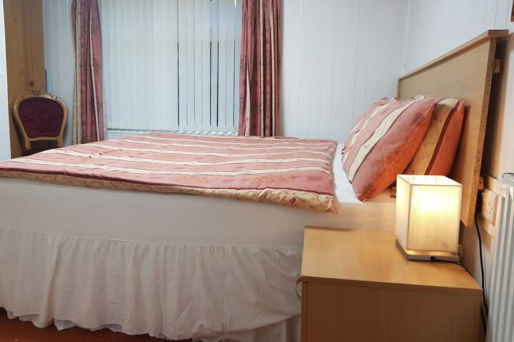Room 4 of 63