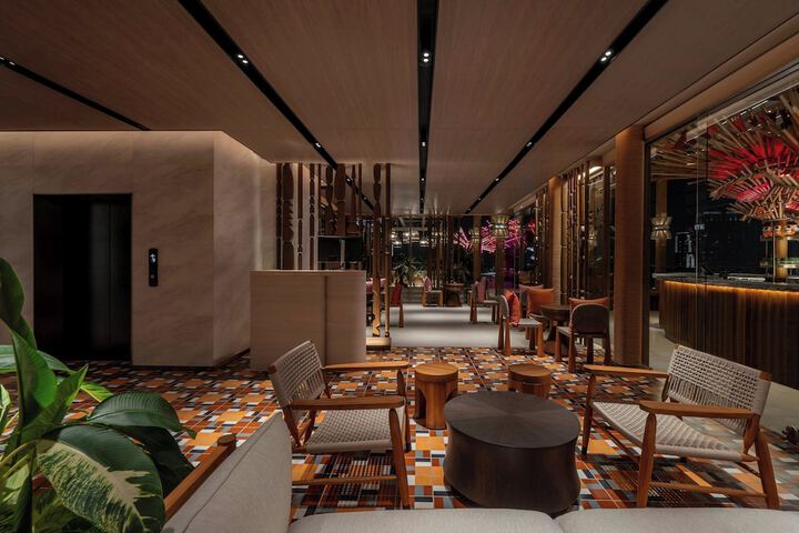 Lounge 56 of 75