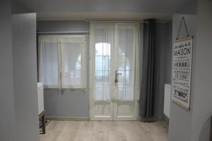 Room 6 of 11