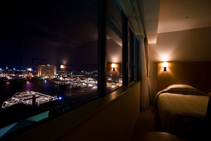 Room 6 of 32