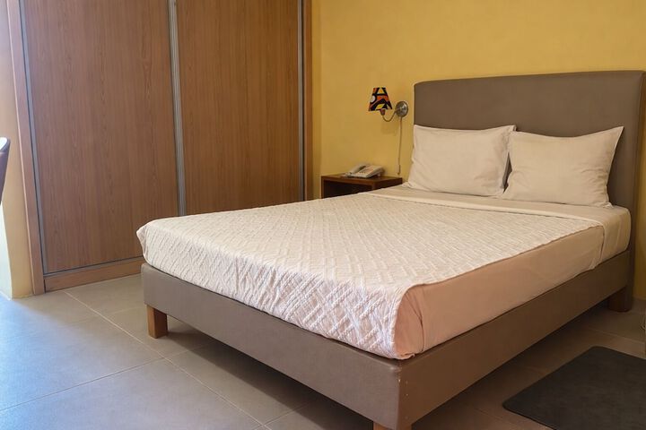 Room 14 of 18