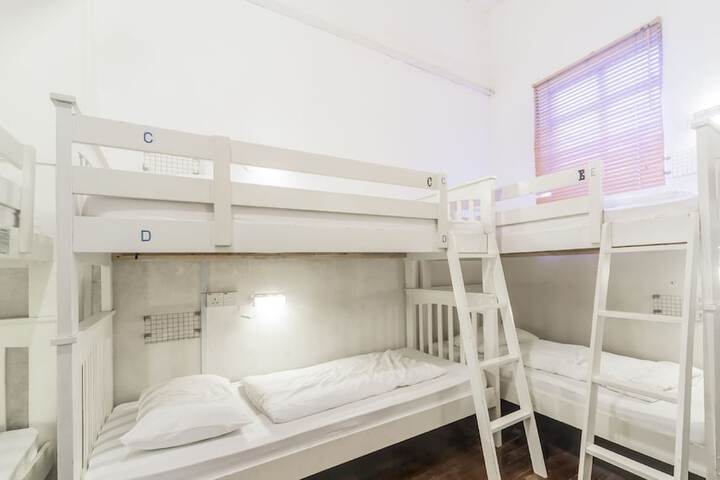 Room 21 of 43