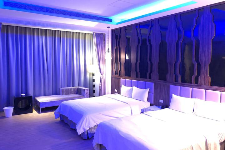 Room 18 of 49