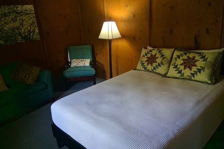 Room 9 of 53