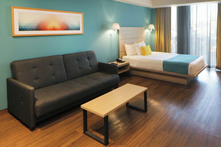 Room 52 of 104