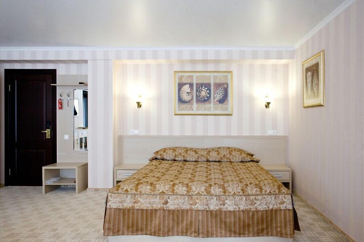 Room 34 of 93