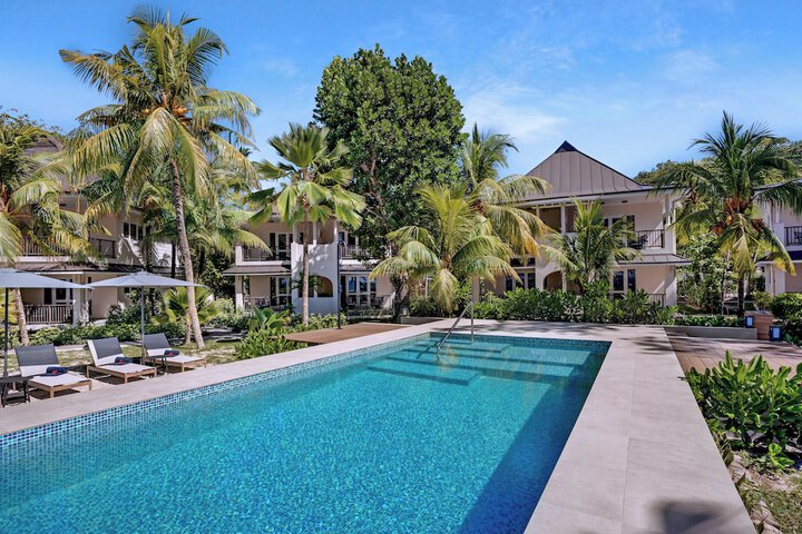 Hotel Pool