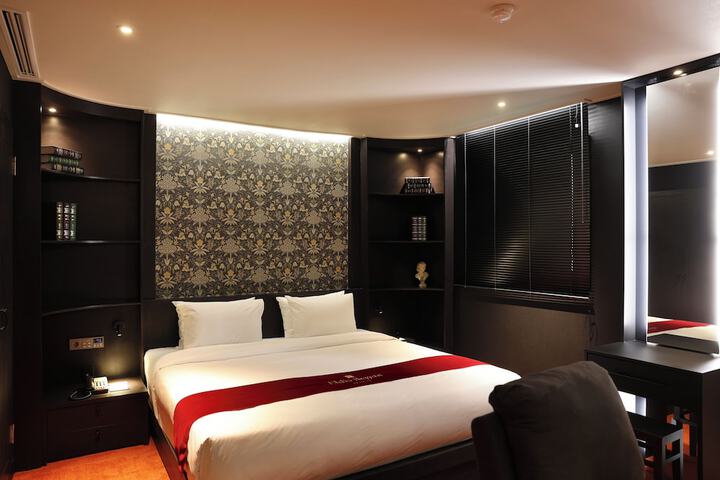 Room 18 of 115