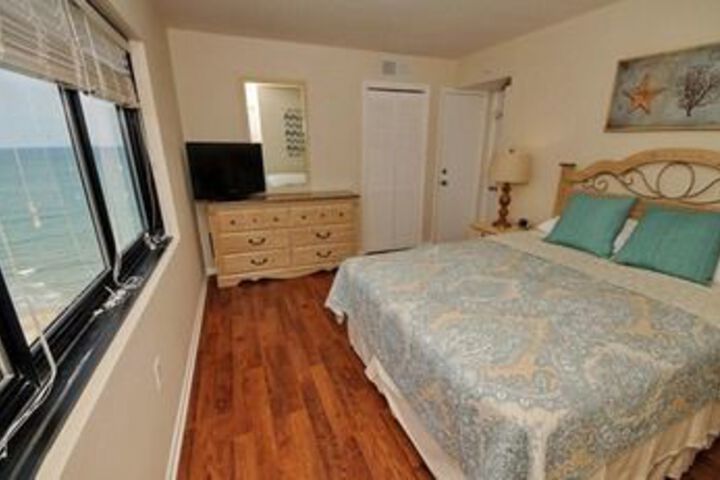 Room 11 of 30