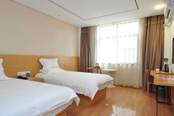 Room 3 of 8