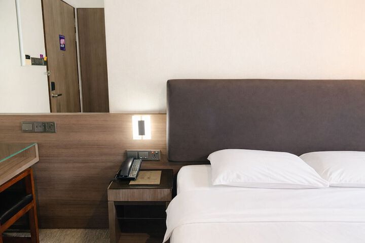 Room 33 of 104