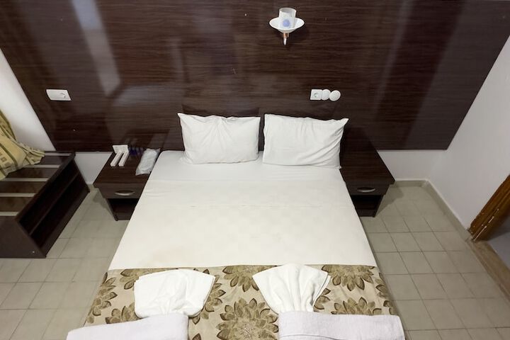 Room 6 of 21