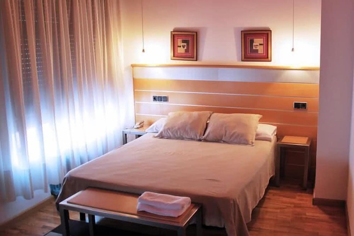 Room 6 of 25