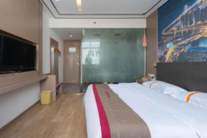 Room 13 of 14