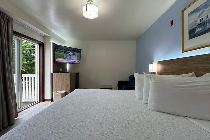 1 King Bed (14 of 28)