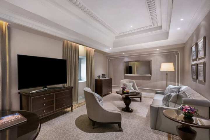 Room 5 of 84