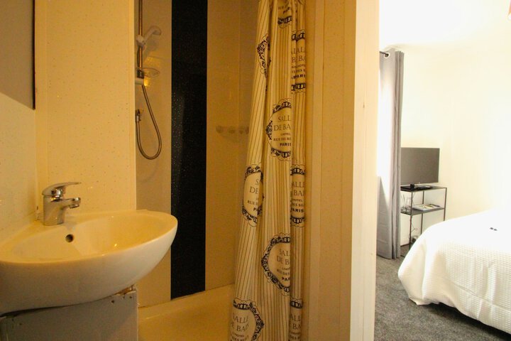 Room 10 of 17
