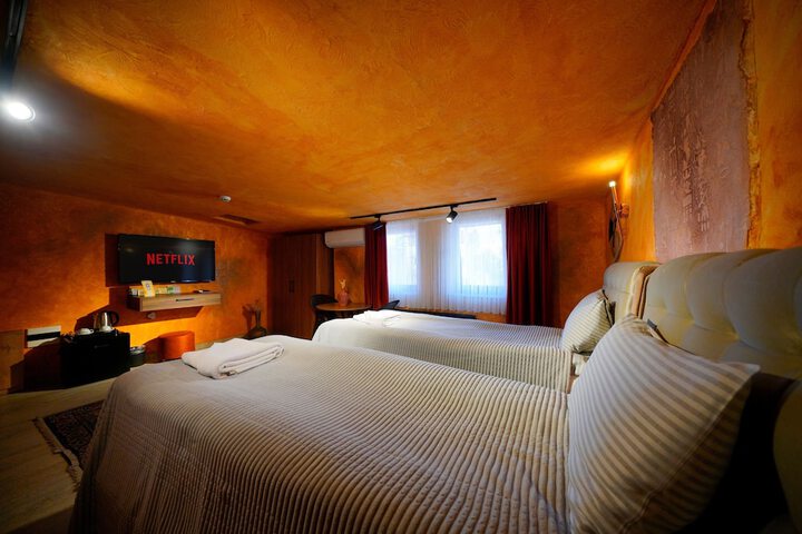 Room 31 of 244