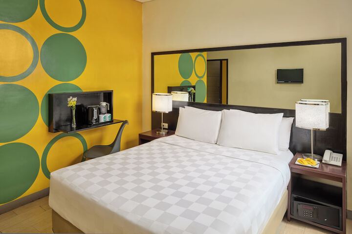 Room 8 of 32