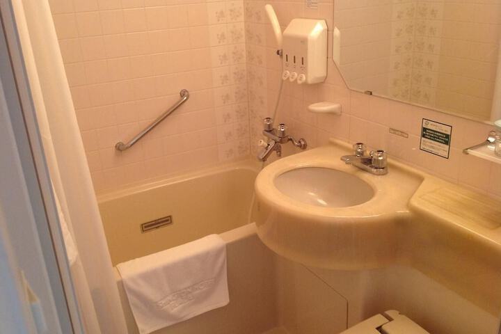 Room 20 of 33