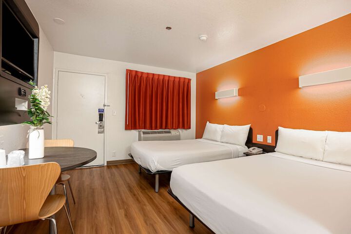 Double Bed Accessible (11 of 11)