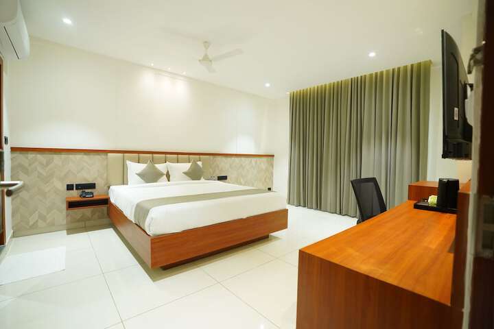 Room 6 of 19