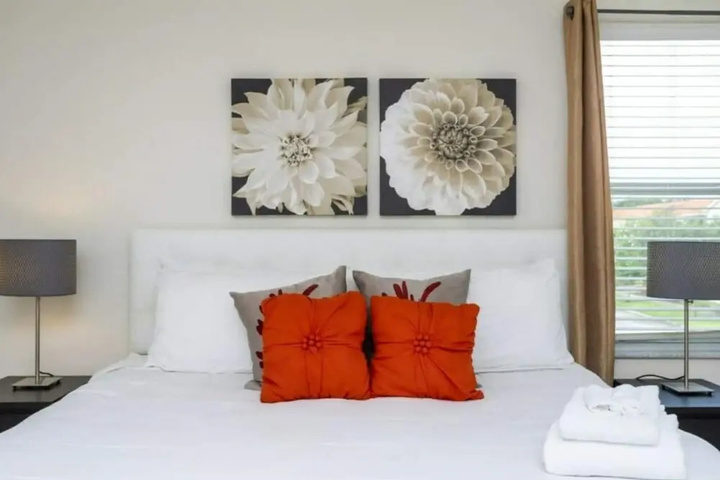 Room 6 of 20