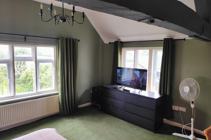 Room 32 of 53