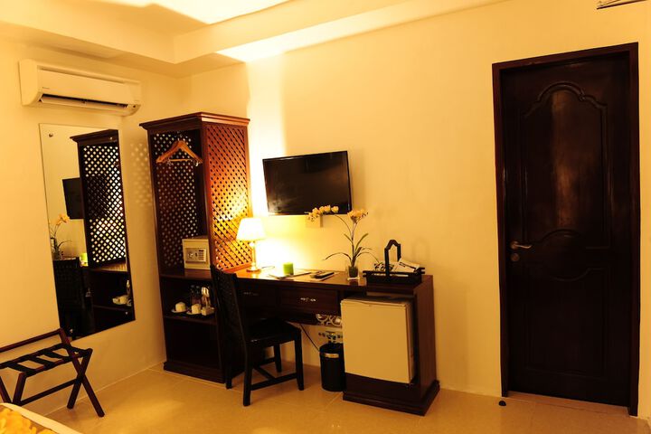 Room 9 of 29