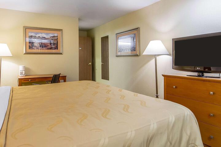 1 King Bed (5 of 9)
