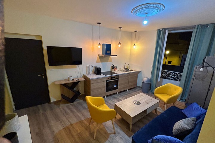 Room 9 of 18