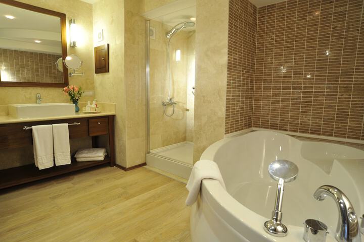 Room 48 of 142
