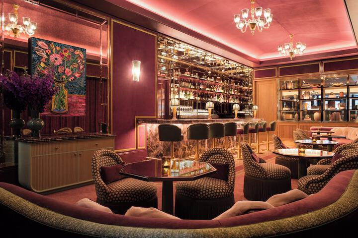 Lounge 55 of 61