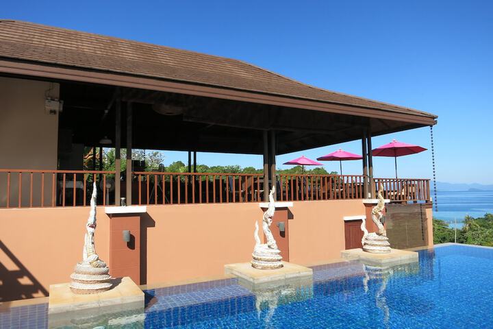 Pool Hotel