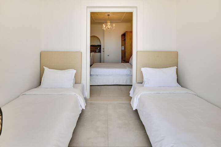 Room 40 of 129